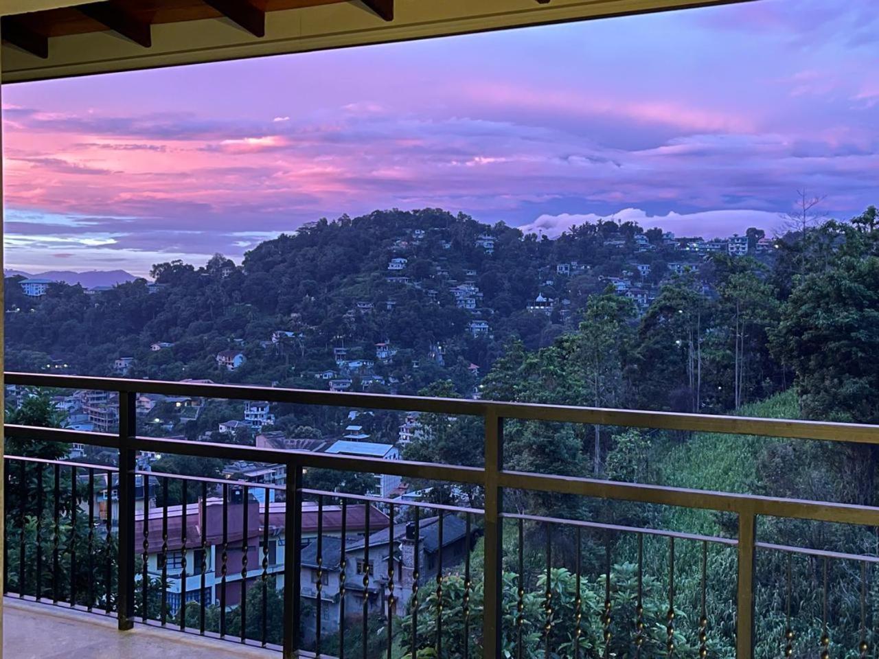 Lush Breeze Hotel Kandy Eksteriør billede